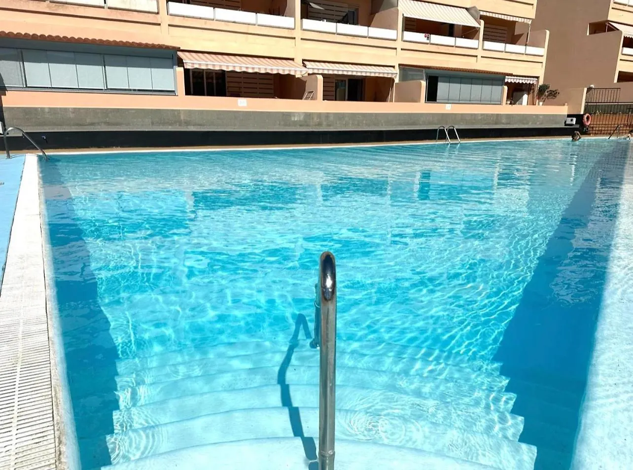 Los Cristianos Piscina Y Terraza לוס כריסטיאנוס