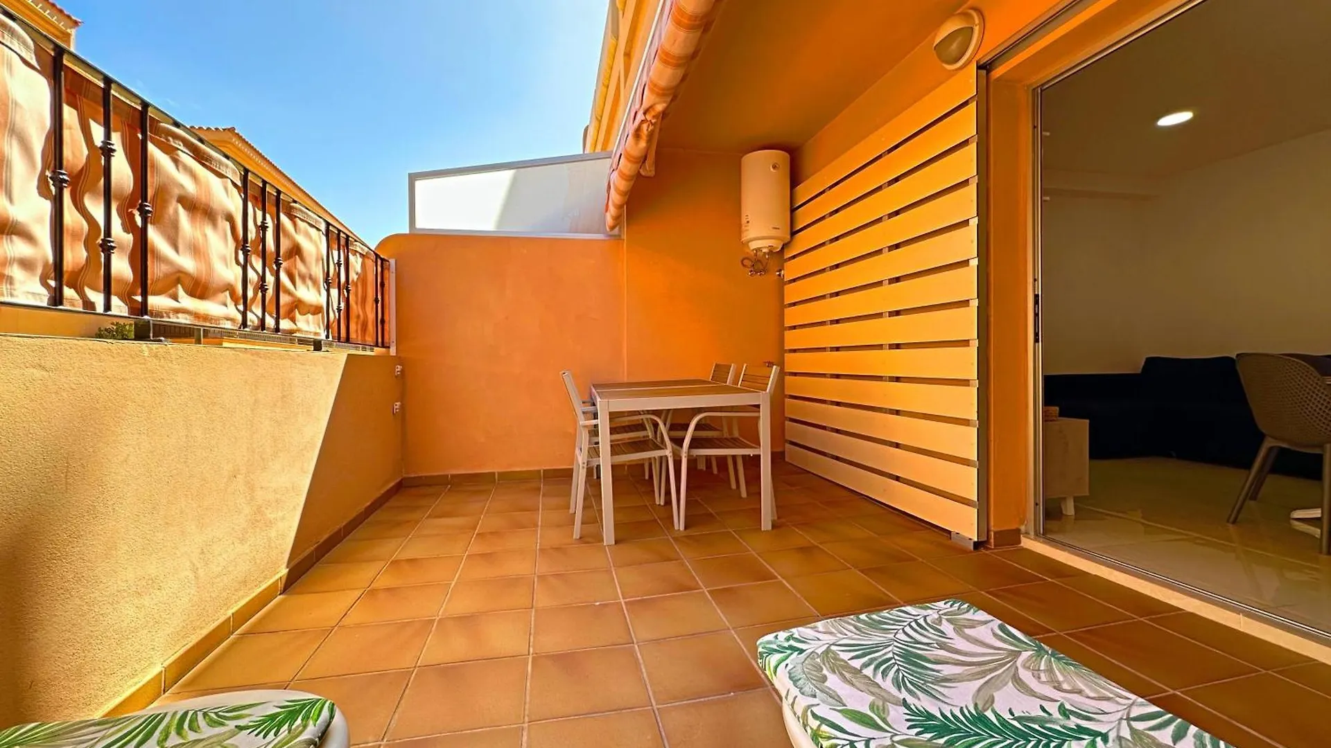 Los Cristianos Piscina Y Terraza ספרד