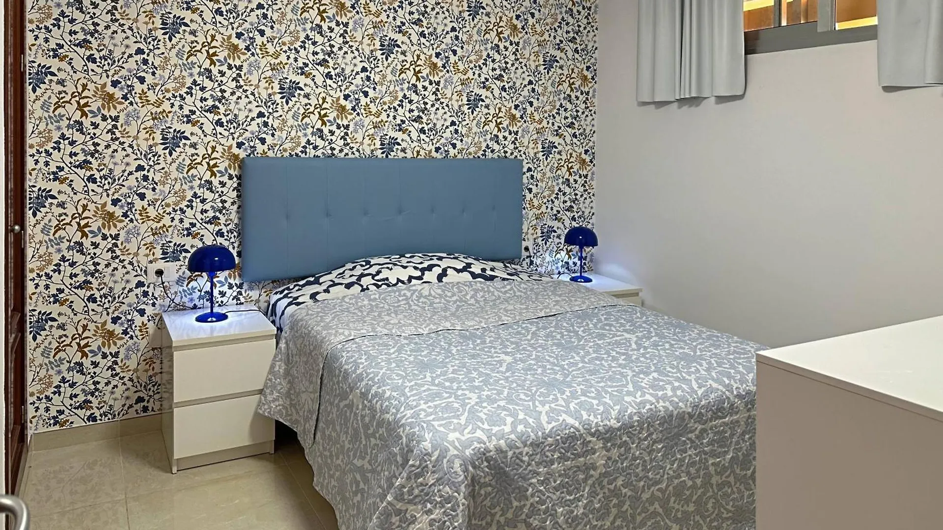 Los Cristianos Piscina Y Terraza דירה