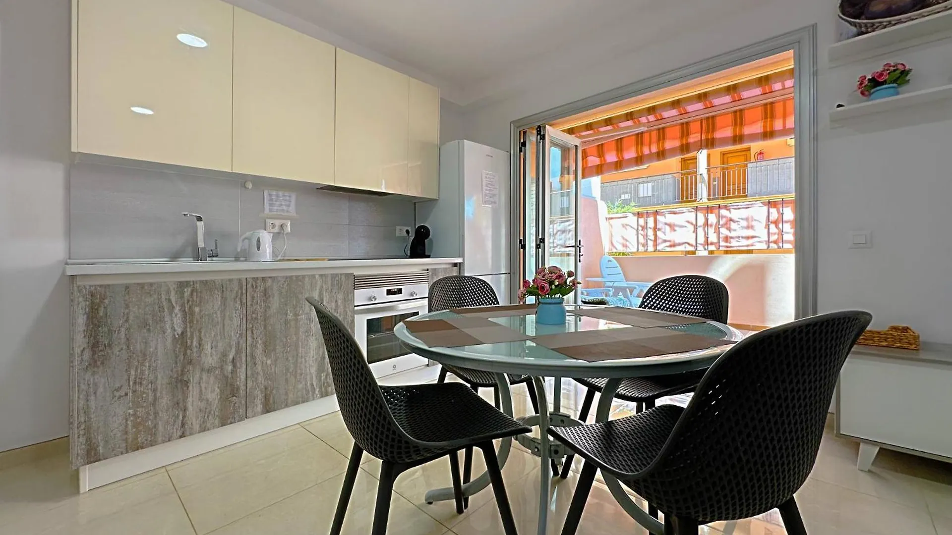 Los Cristianos Piscina Y Terraza דירה
